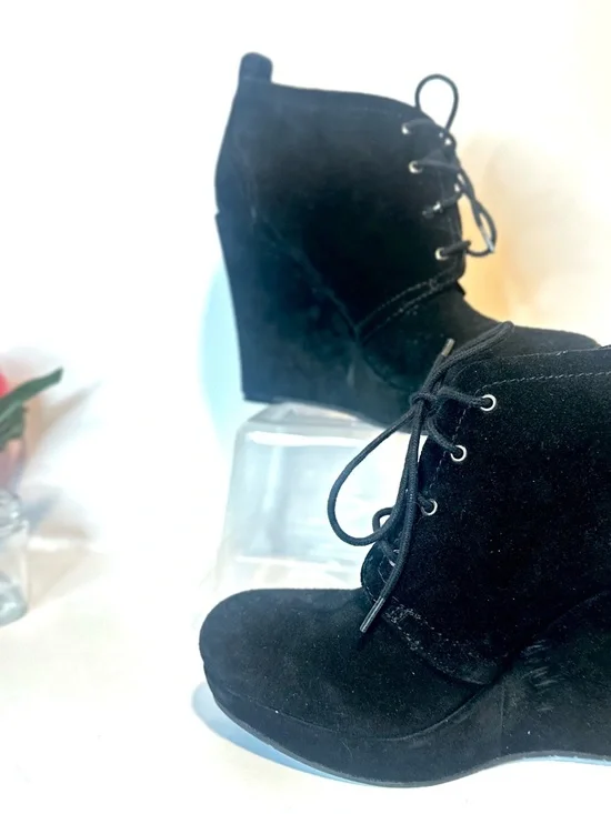 Jessica Simpson Dark Academia Grunge Black Suede Lace-Up Wedge Booties - Picture 2 of 10